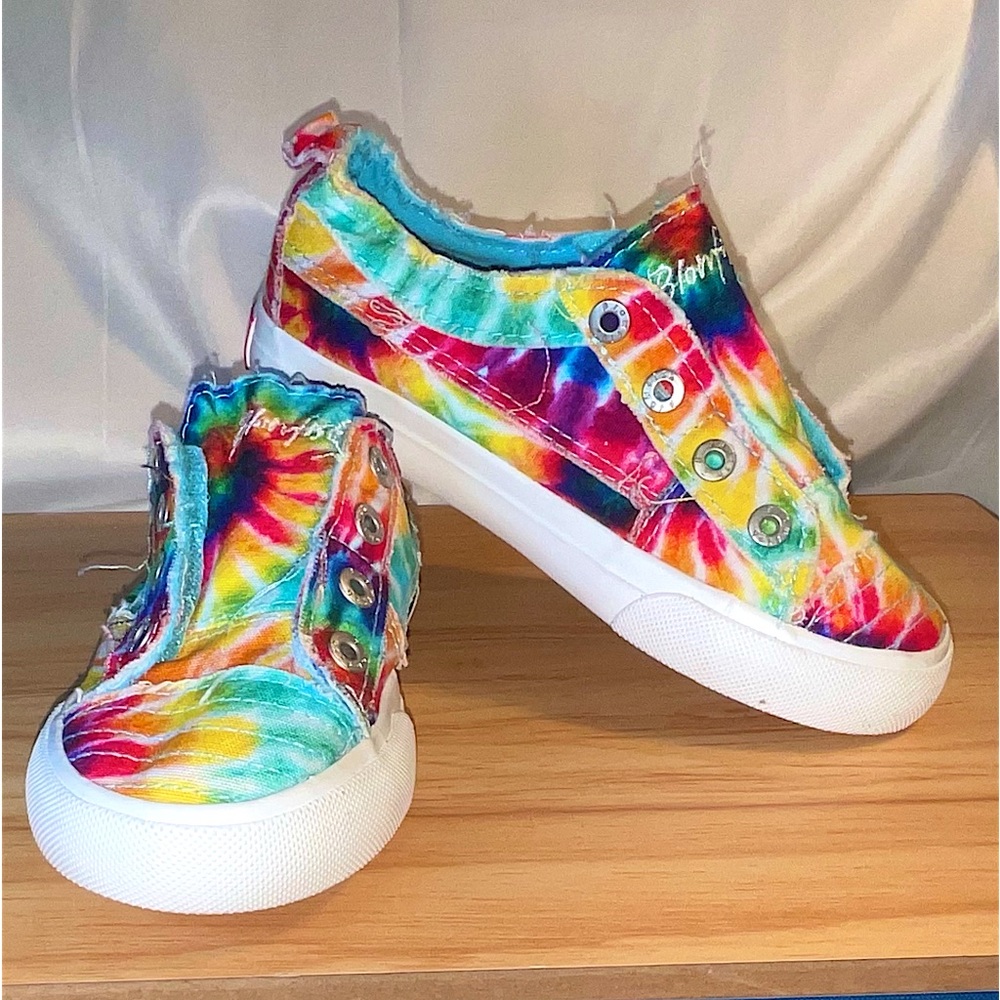 Blowfish Malibu Rainbow Tie Dye Laceless Sneakers New! Never Worn! Size 12